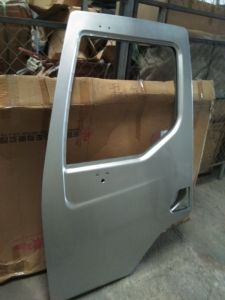 Cánh cửa mộc bên Lái