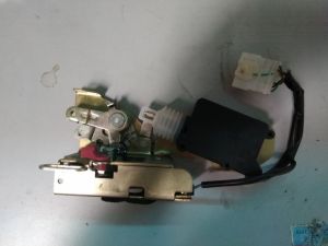 Ngoàm khóa và chuột cửa